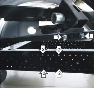Защита MOTODOR кронштейна крепления запасного колеса Isuzu NMR 85H/NPR 75H/NQR 90 2011-2017 шасси
